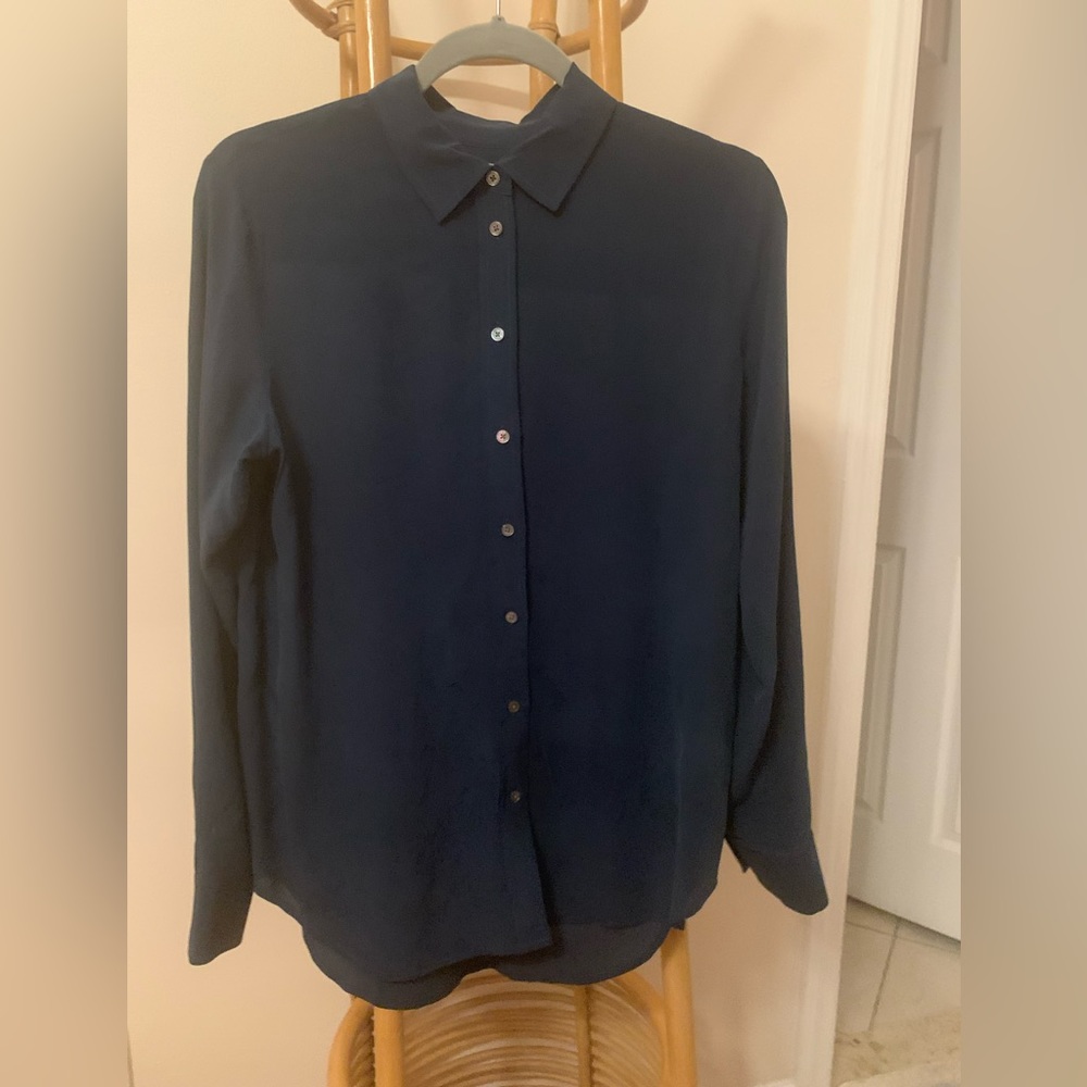 EVERLANE Unique color shirt. Perfect for office or school outlook